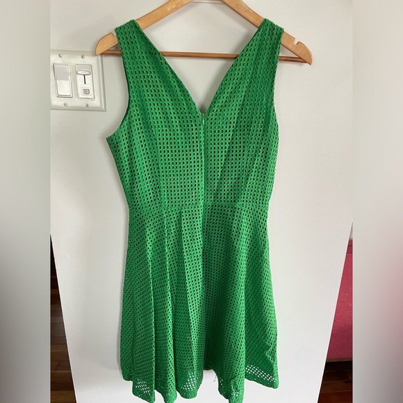 Green with envy; perfect spring & summer dress - Picture 9 of 11
